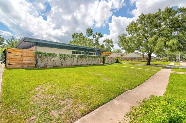 Building Photo - 5143 Cheena Dr