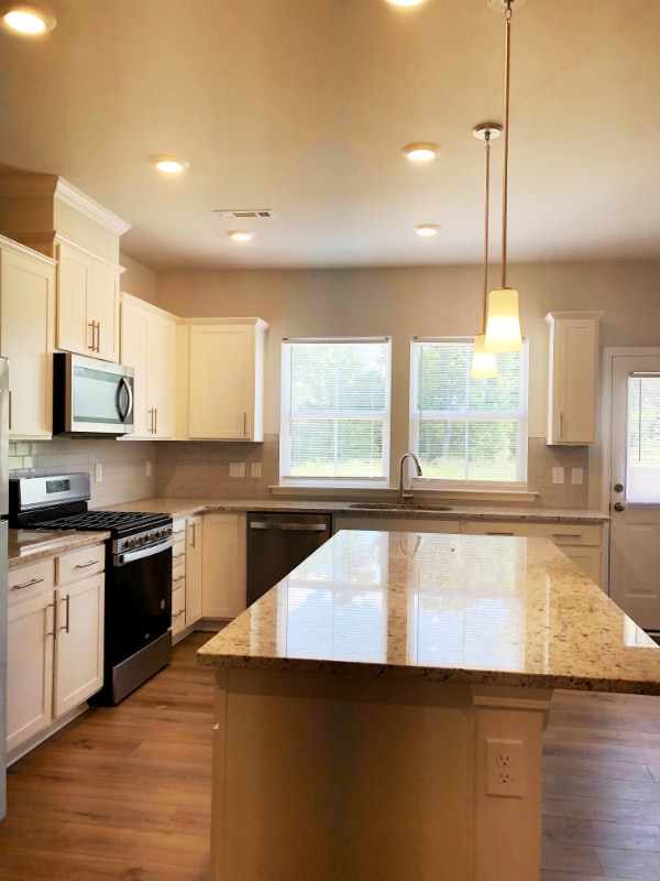 Building Photo - 805 Falls Grove Trl