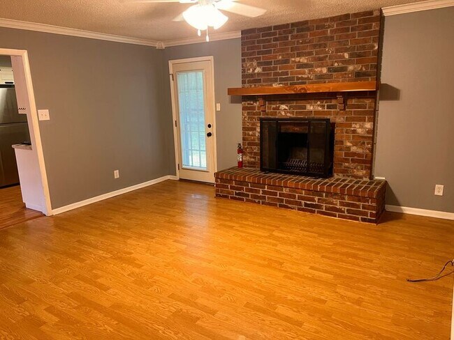 Building Photo - 903 Bristol Dr