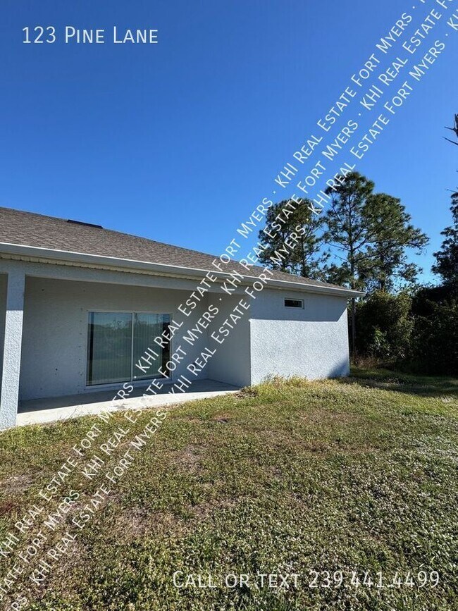 Foto del edificio - 123 Pine Ln