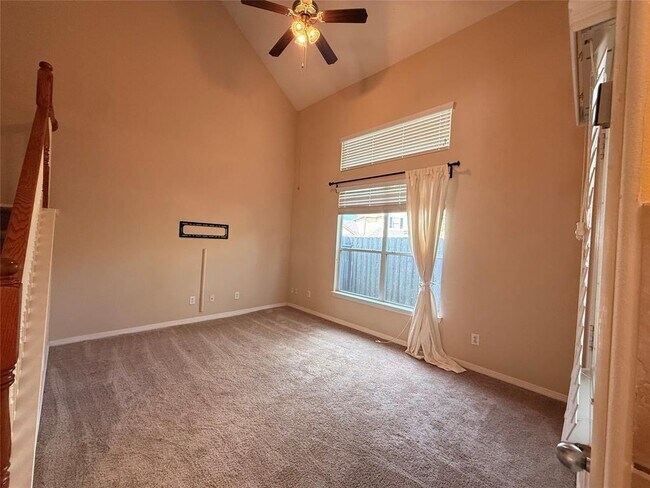 Foto del edificio - 815 Sterling Creek Cir