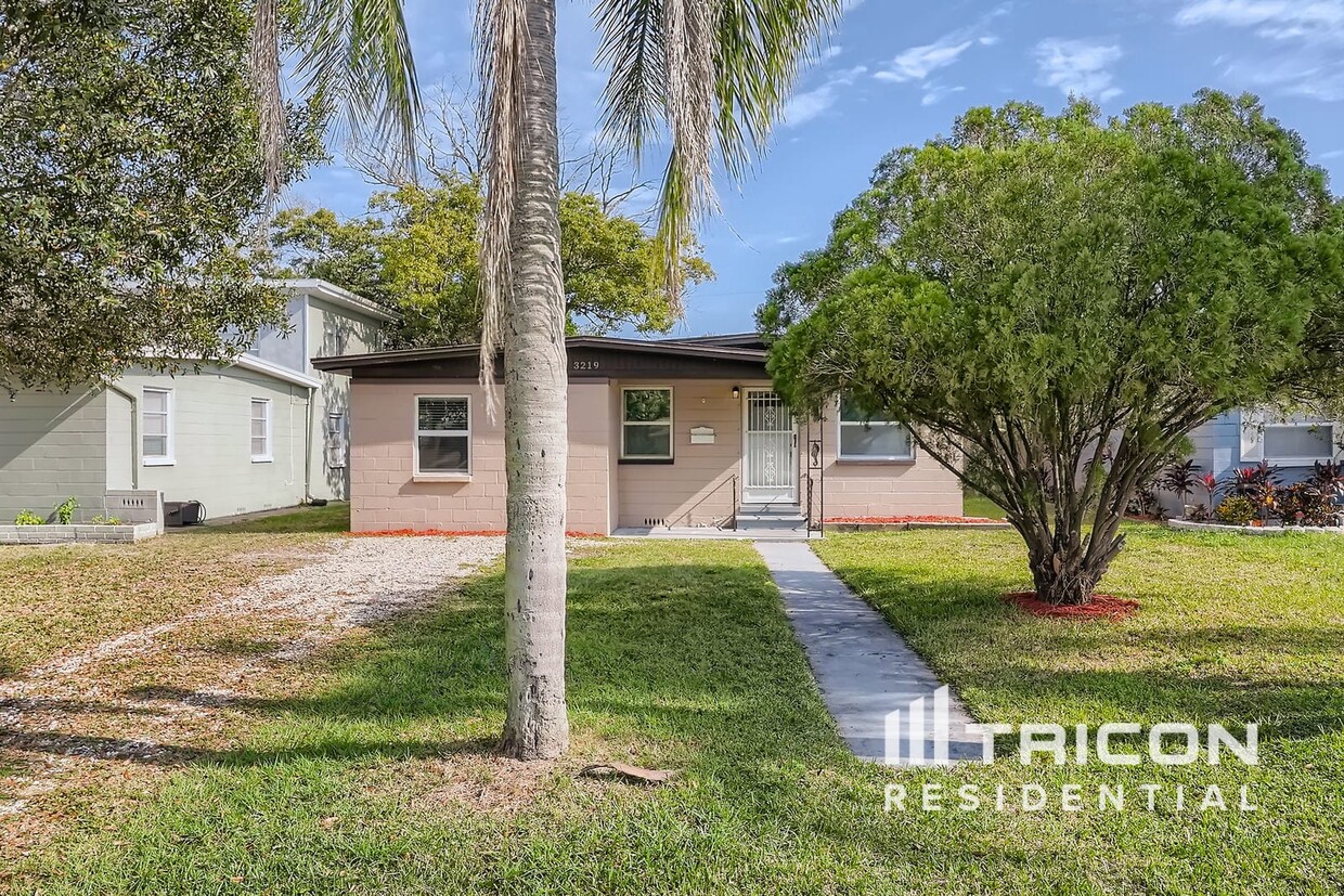 Foto principal - 3219 40th St N