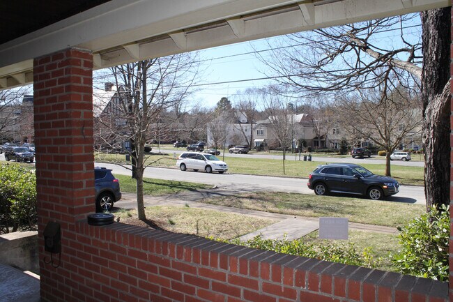 Foto del edificio - 2312 Richelieu Ave SW