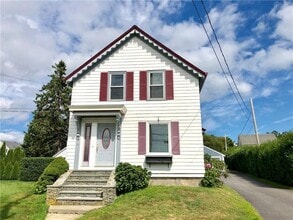 Building Photo - 673 Aquidneck Ave