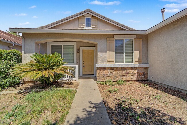 Foto del edificio - 4 bedroom 2 bath home located in Yuba City