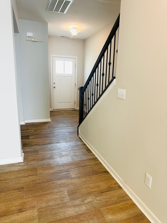 Building Photo - 15104 Meacham Farm Dr
