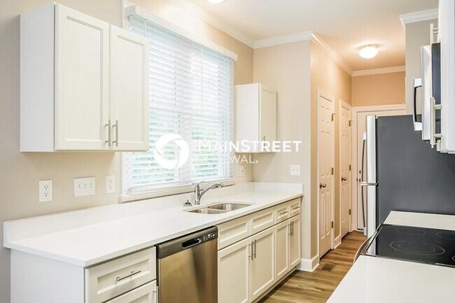 Foto del edificio - 4 Bedroom Pet-Friendly Home in GREENSBORO,...