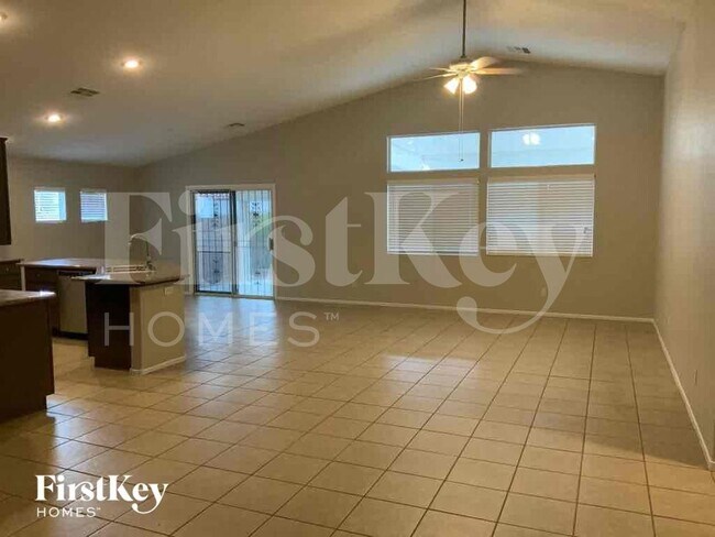 Foto del edificio - 2209 Meadow Green Ave