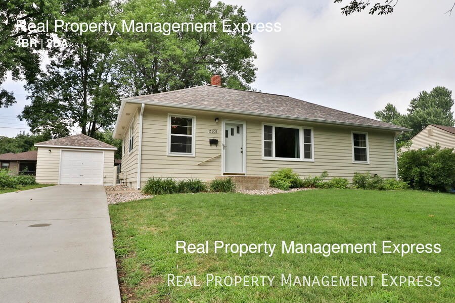 Primary Photo - Beautiful 4 bedroom 2 bathroom single fami...