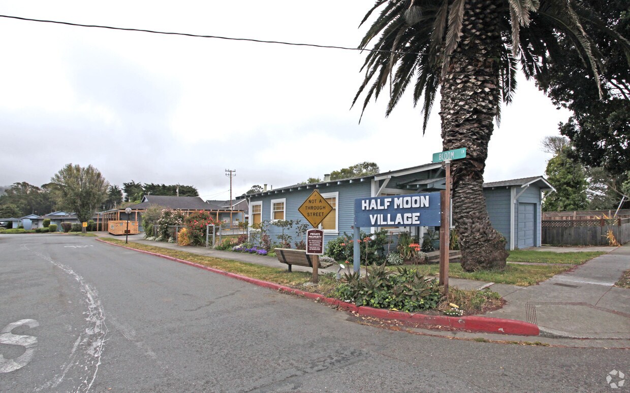 Half Moon Village Apartments in Half Moon Bay, CA