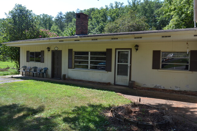 Building Photo - Newly Remodeled 3 Bedroom 2 Bath House for...