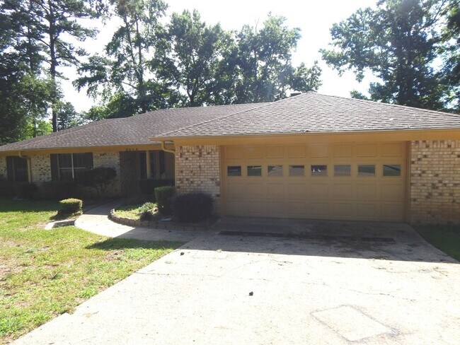 Building Photo - Gorgeous 3 Bedroom Home w/Workshop in Tyler!