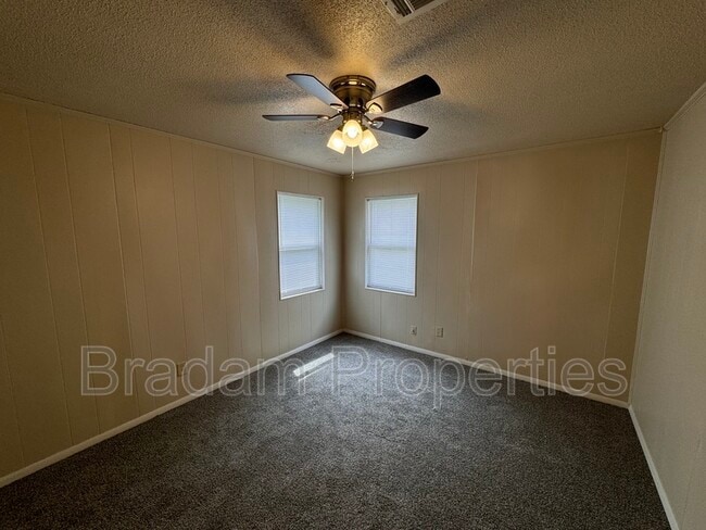 Foto del edificio - 503 N Beaumont St