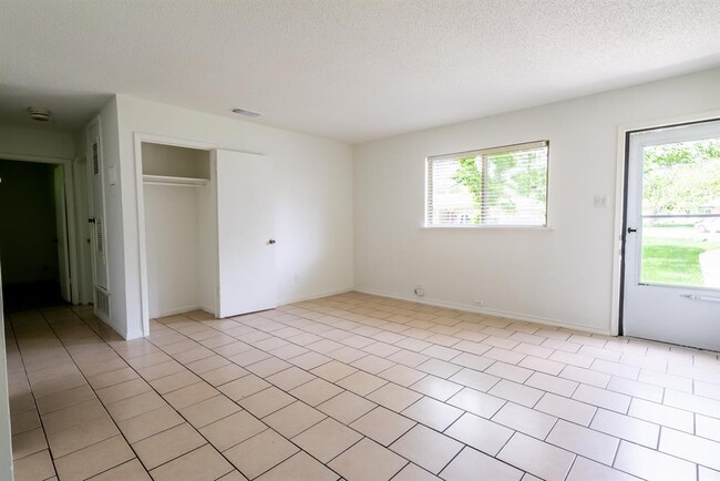 Building Photo - 4916 Suburban Dr