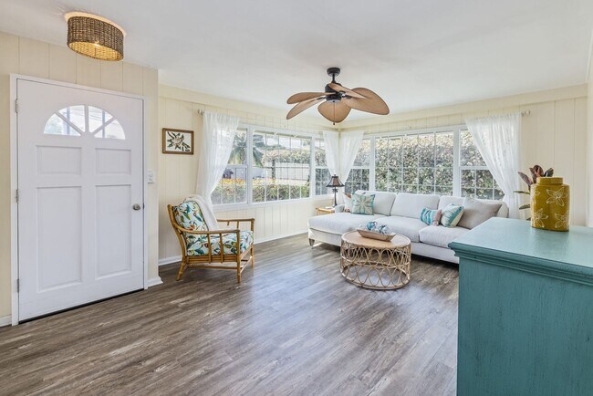 Building Photo - Fully Furnished 4 bedroom, 2 bath, One Blo...