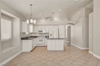 Building Photo - 980 Sand Coral Dr