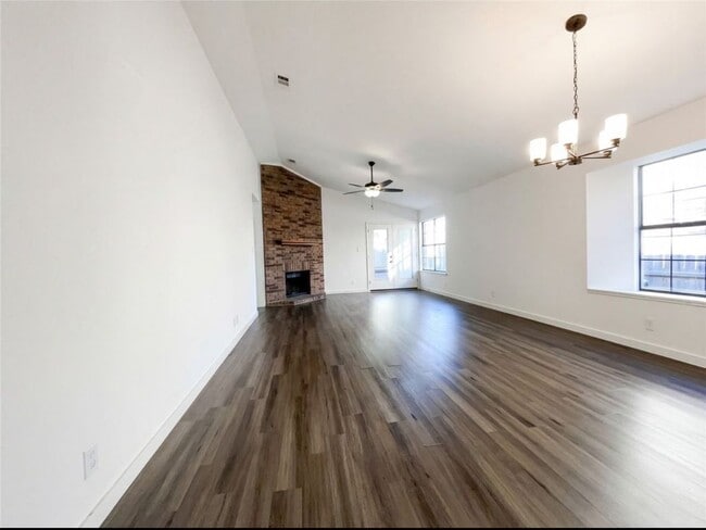 Building Photo - 2109 Woodland Oaks Dr