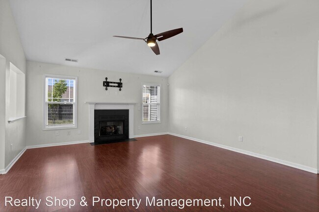Building Photo - 3 br, 2 bath House - 917 Dynamo Lane