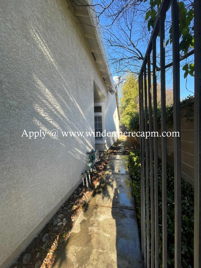 Building Photo - Spacious and Airy Rocklin Home!