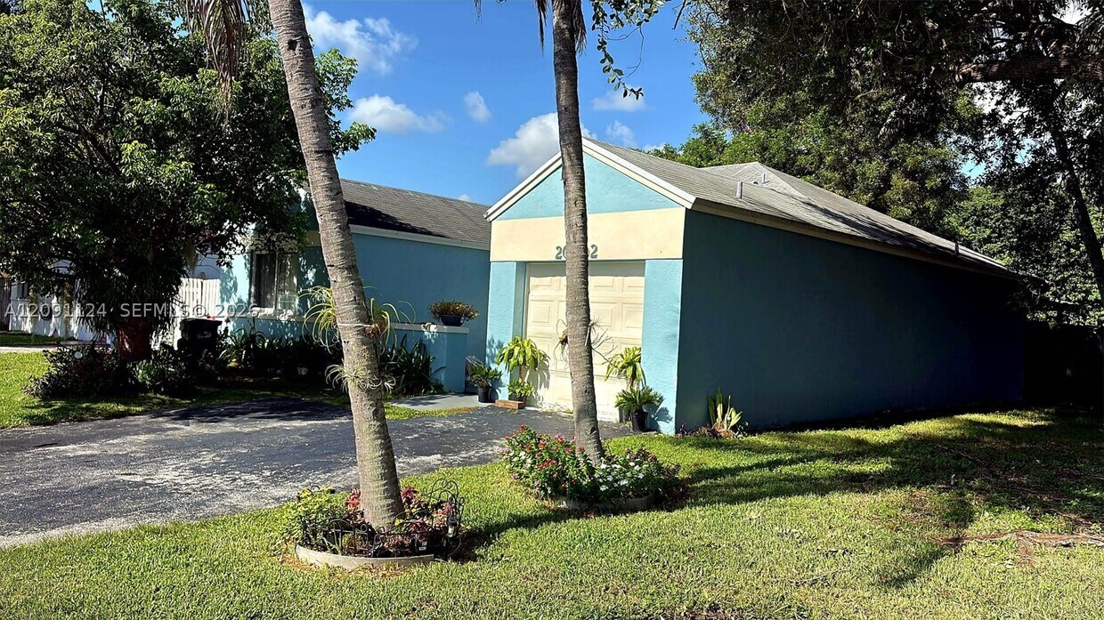 Building Photo - 20602 SW 103rd Ave