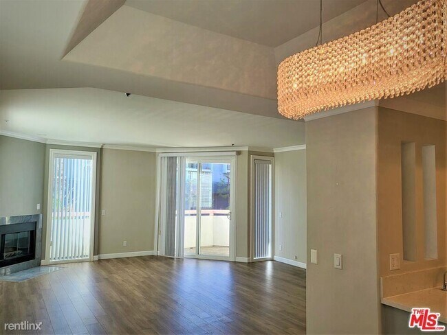 Building Photo - 2 br, 2 bath Condo - 332 S Kingsley Dr Apt...