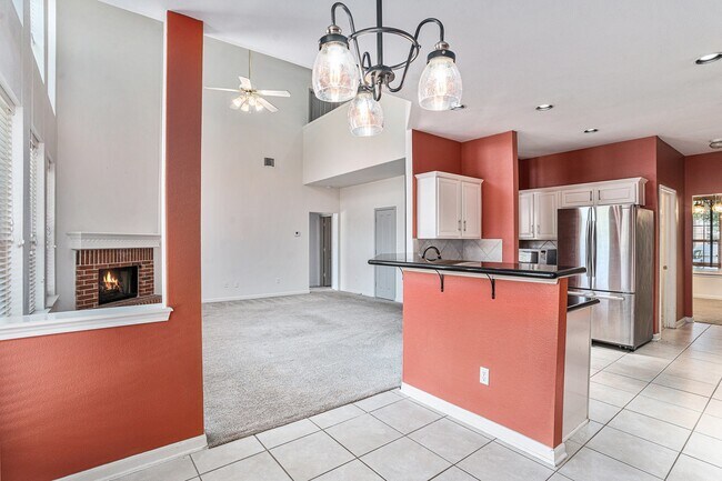 Foto del edificio - 2635 Lakehills St
