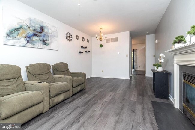 Building Photo - 483 Fort Hill Cir