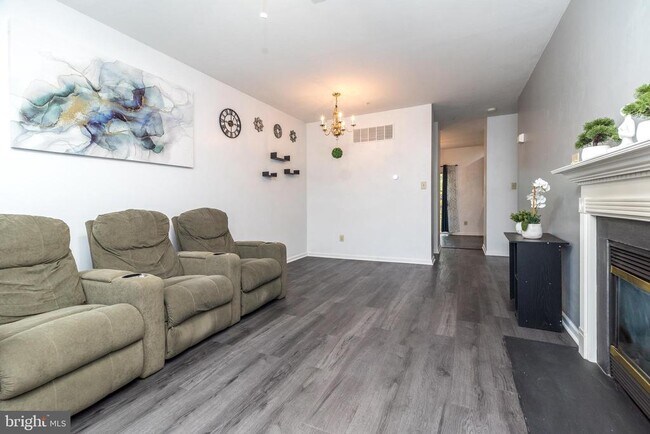 Foto del edificio - 483 Fort Hill Cir