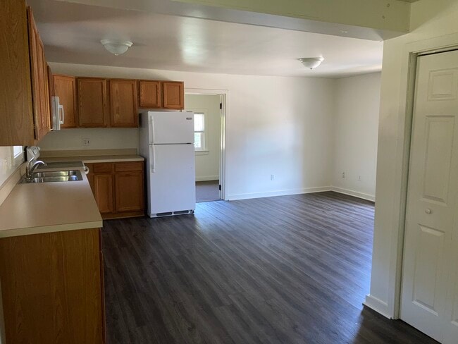 Building Photo - 932 Grampian Blvd