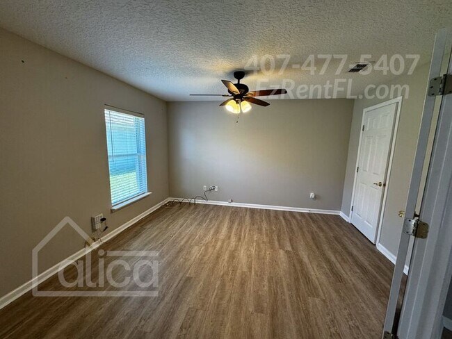 Foto del edificio - 1329 Fairway Village Dr