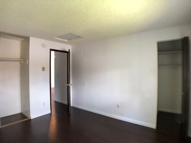 Building Photo - 3 bedroom/1 bath in SE!