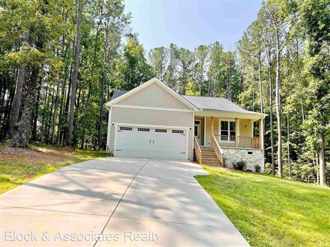 Primary Photo - 3 br, 2 bath House - 221 Rawhide Dr