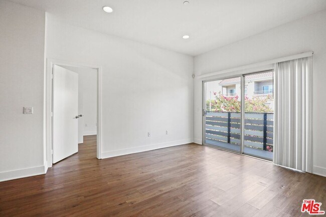 Foto del edificio - 5308 Sepulveda Blvd