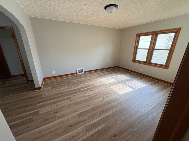 Building Photo - 3 Bedroom 1 Bathroom Single Family Home
