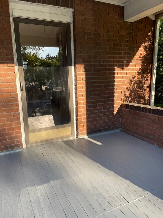 Building Photo - 206 Wales Rd NE