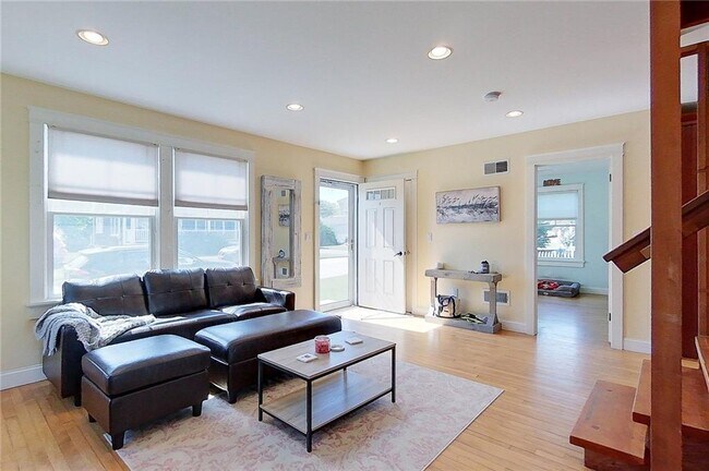 Building Photo - 40 Holten Ave