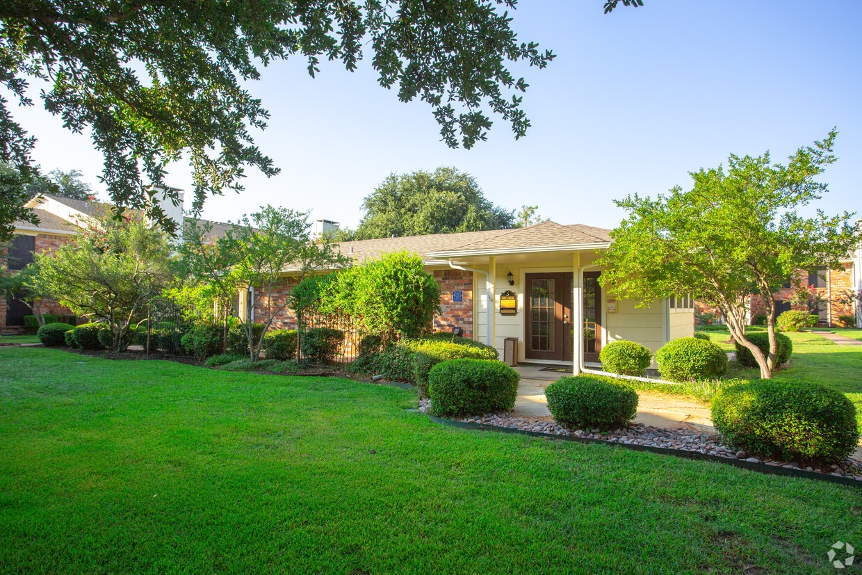 Stonegate Apartments 2521 Wolford St McKinney, TX