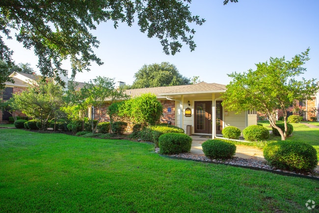Building Photo - Stonegate Apartments
