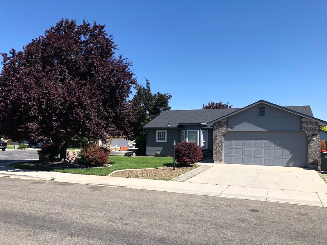 Primary Photo - 951 N Scrivner Way