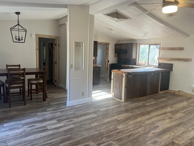 Foto del edificio - 35606 Wells Rd