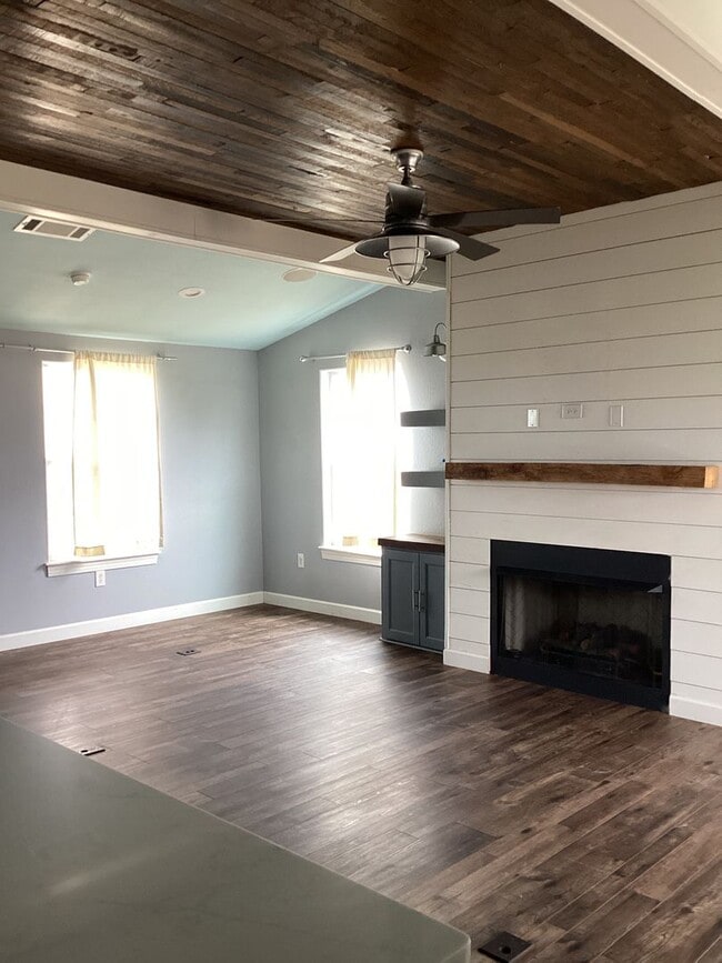 Building Photo - Beautiful 3 Bed House - Horses Allowed!!