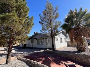 Building Photo - 8100 Sandland Dr