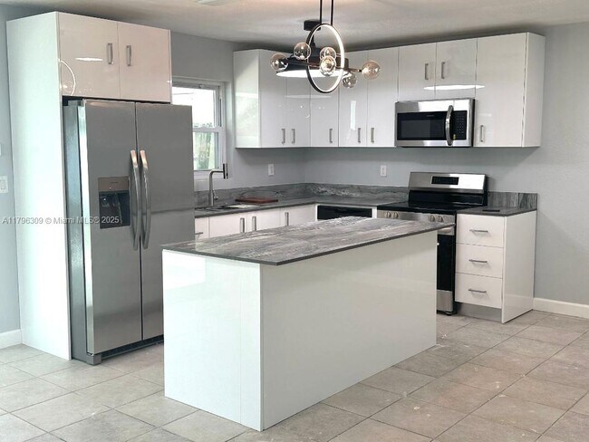 Foto del edificio - 5160 SW 26th Ave