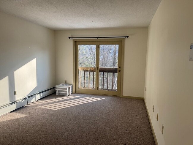 Building Photo - One bedroom at Ivy Place