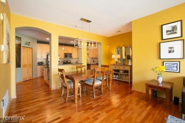 Building Photo - 2 br, 3 bath  - 292 Spring St # 114