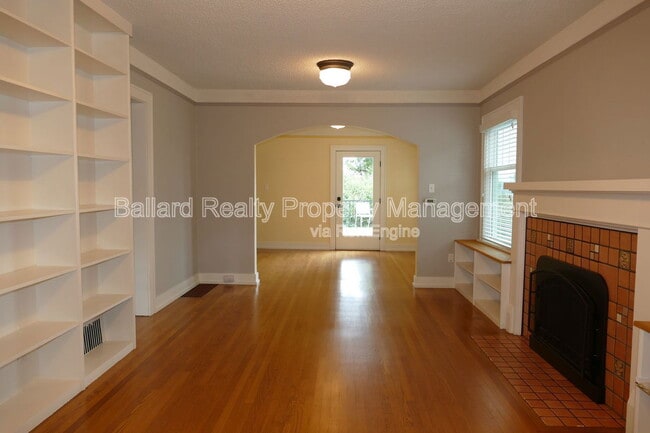 Building Photo - 5746 35th Ave NE