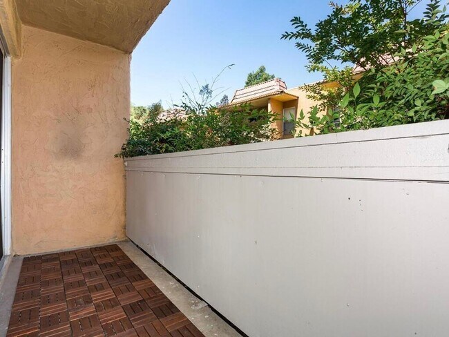 Building Photo - Spacious 2 BD/2BA, condo available for rent now in SDSU Area!