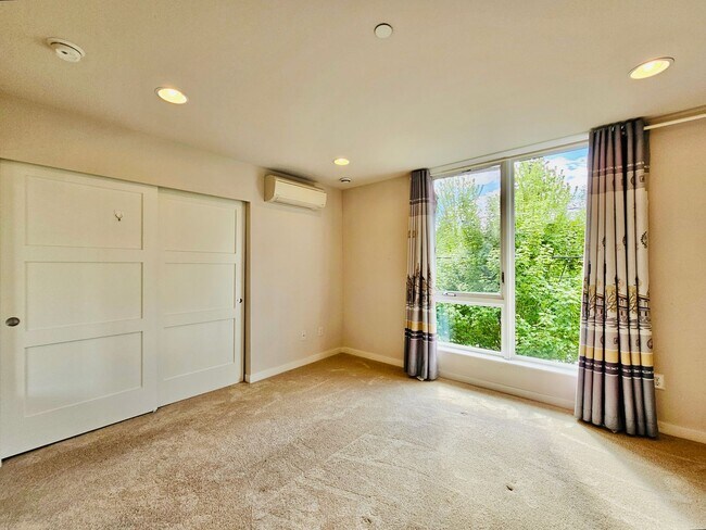 Foto del edificio - Great townhome For Rent