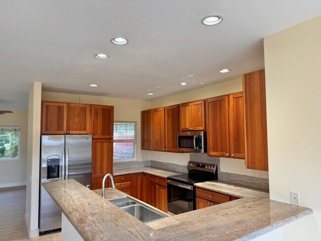 Foto del edificio - Newly Upgraded 4 Bedroom / 3 Bathroom Home in Waiolani Mauka!