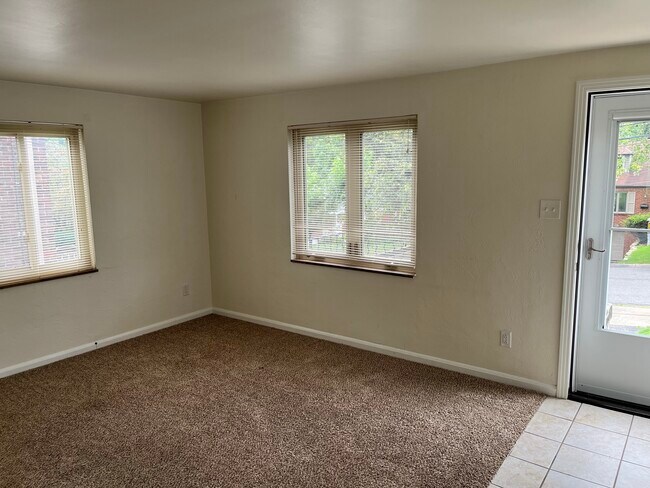 Living Room - 707 Vallevista Ave